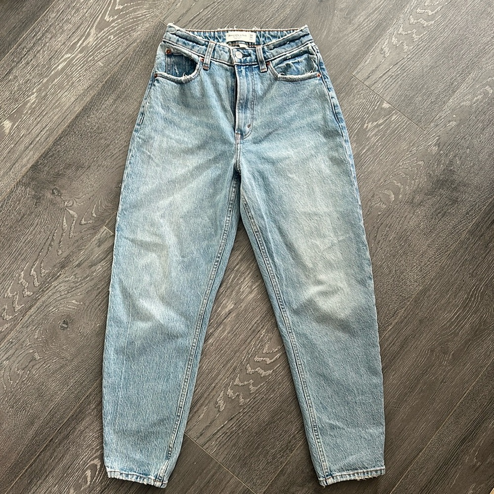 Abercrombie & Fitch Light Blue The 80’s Mom High Rise